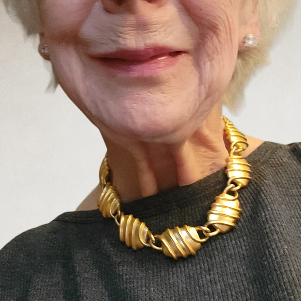 ANNE KLEIN | VINTAGE '70S GOLD TONE TOGGLE CLASP NECKLACE - Picture 2 of 7
